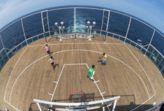 >Terrain de sport