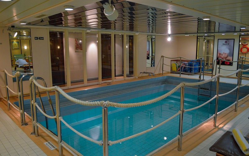 >Piscine intérieure
