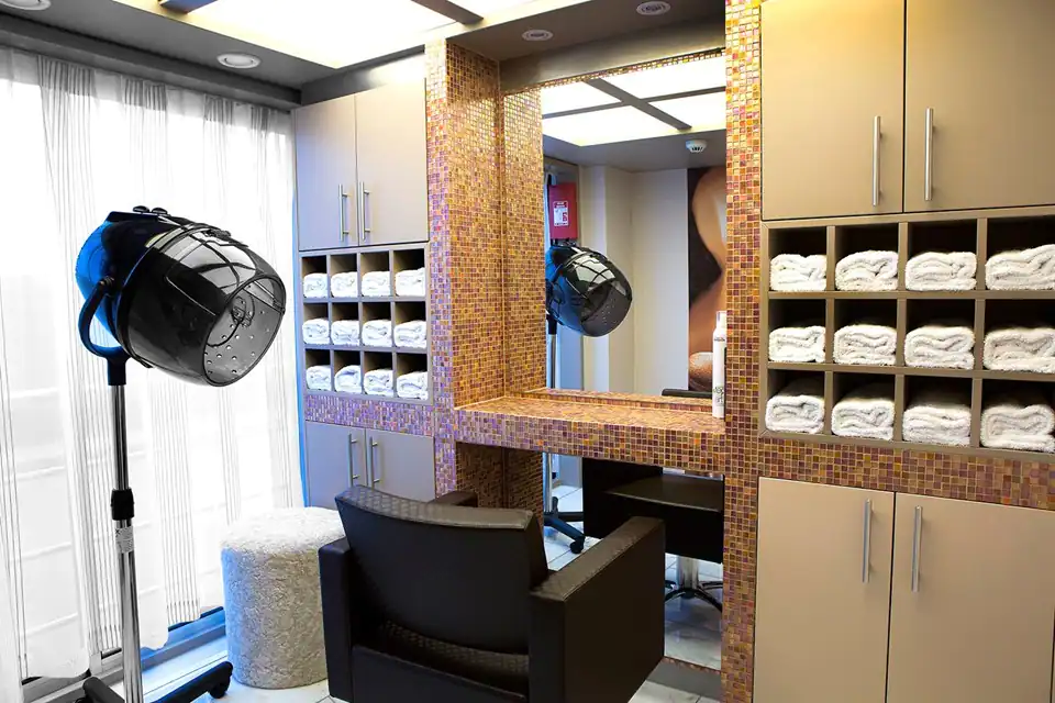 Services de massage et salon de coiffure