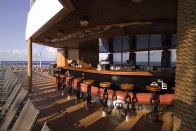 bar extérieur carnival splendor